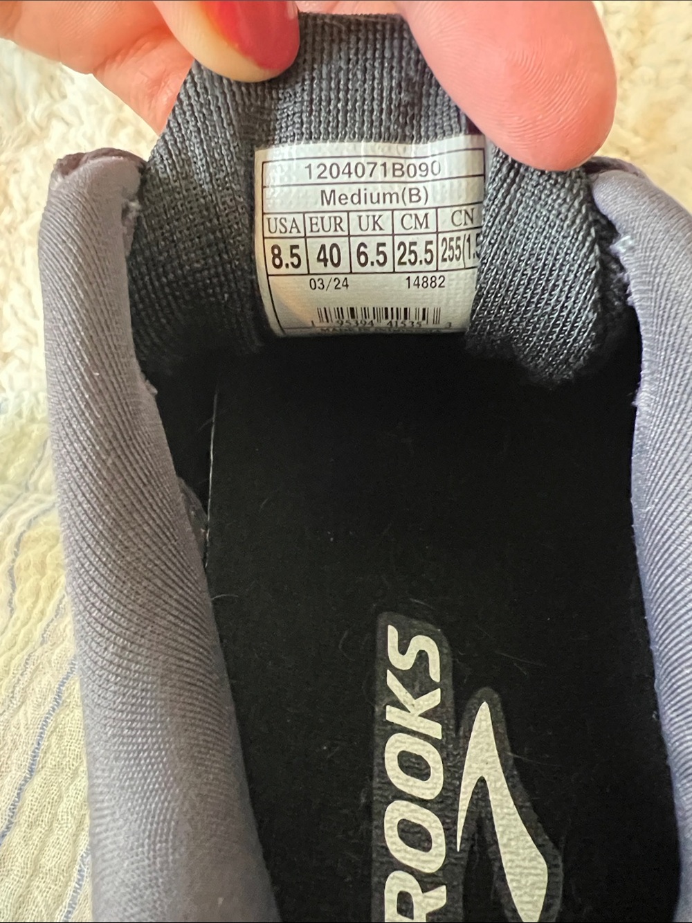 Brooks Black and White Mesh Running Shoes brand new - Picture 4 of 5